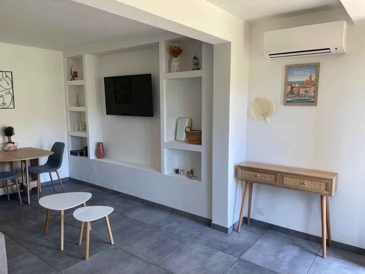 Appartement Avec Jardin Privatif アジャクシオ エクステリア 写真